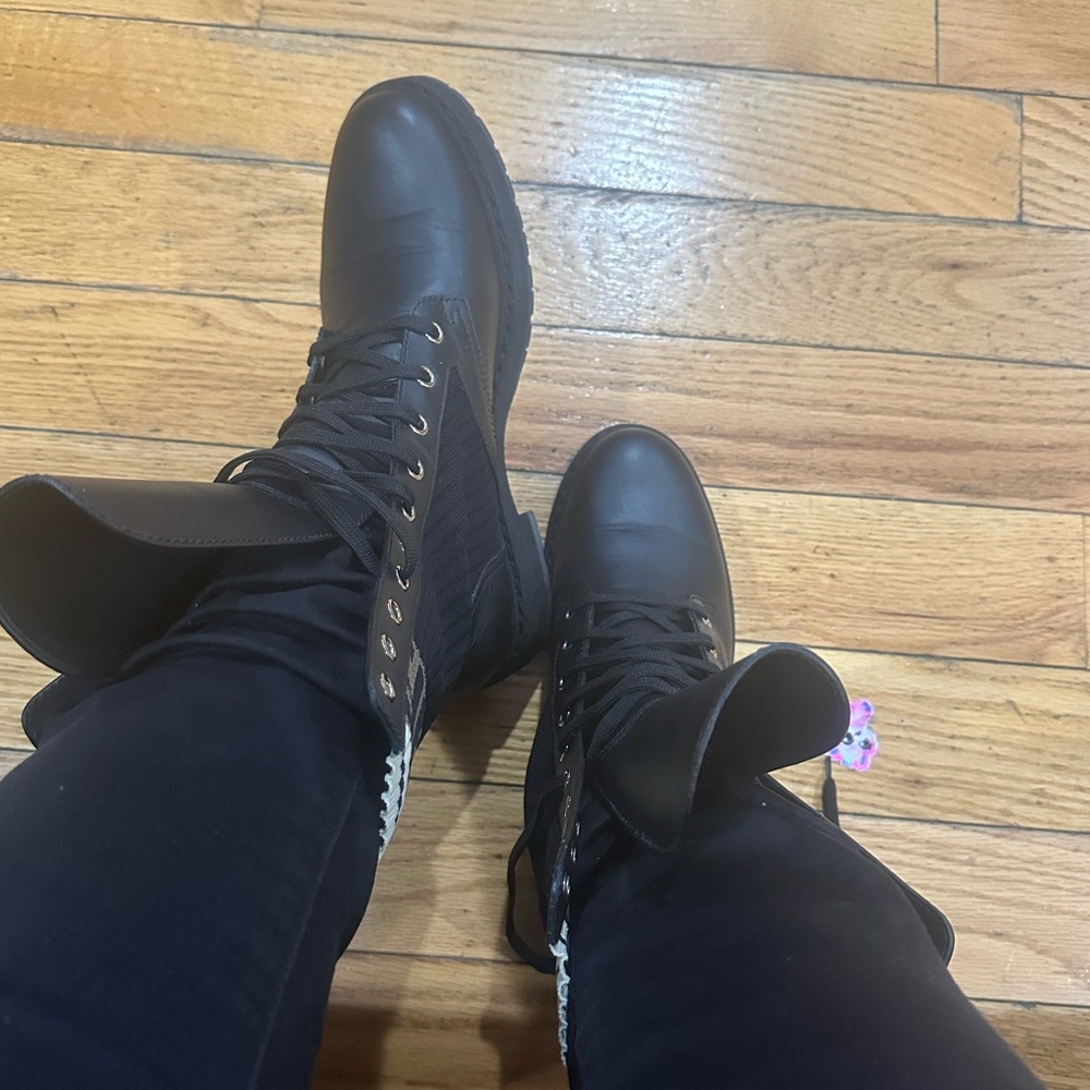 Black and Cream Designer Fendi boots - Picture 14 of 14